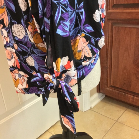 NWT XS Free People tie sleeve floral top - Picture 3 of 6
